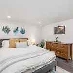 Stay Portland - The Fantastic Fargo Flat - Irving Park Oasis