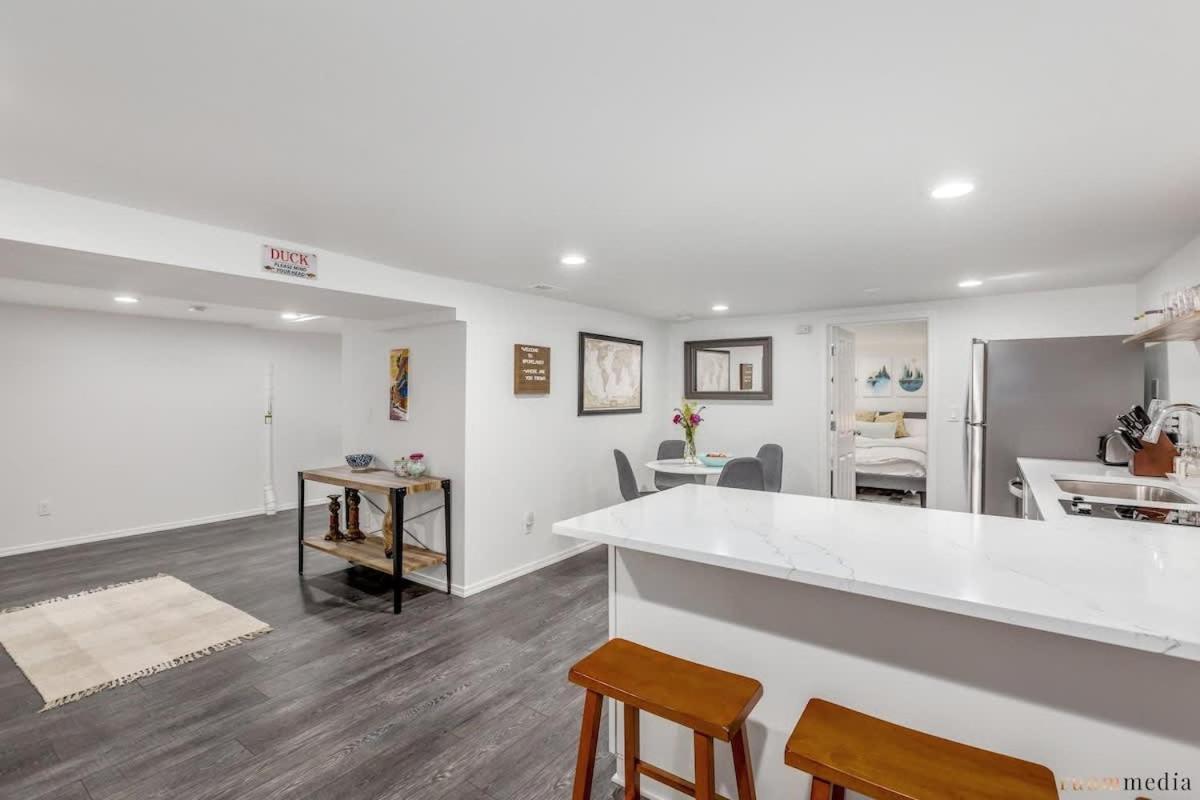 - The Fantastic Fargo Flat - Irving Park Oasis *